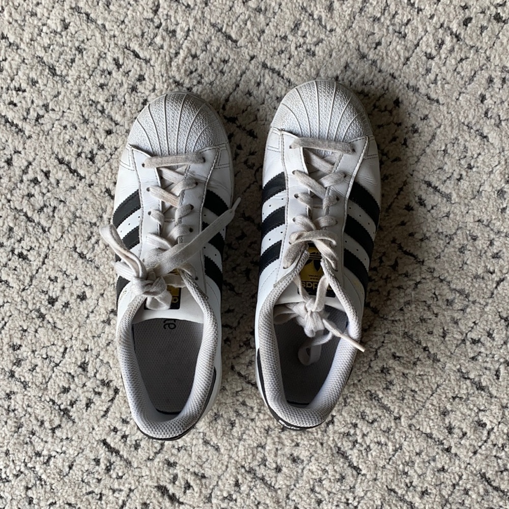 Adidas Superstar shoe Women’s size 6 1/2